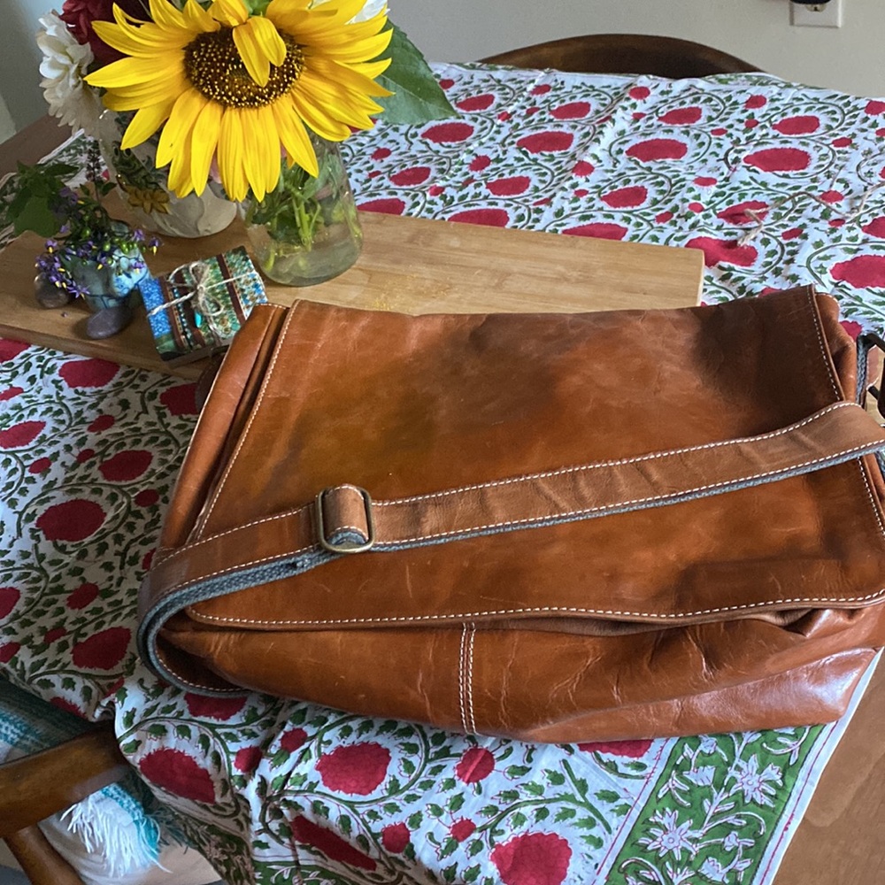 Vintage, Classic Fossil Cross-Body Messenger/Computer Bag